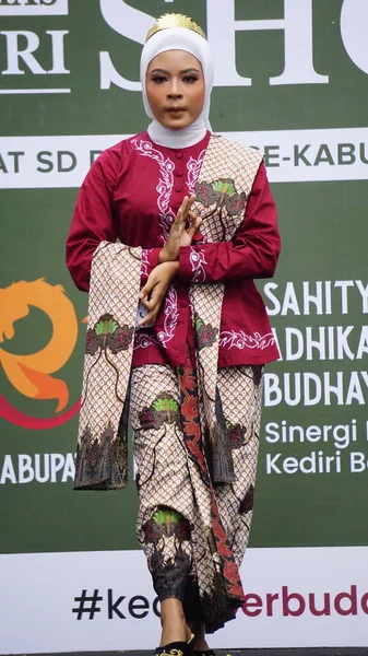 Ινδονήσια Παιδιά Ρούχα Μπατίκ Αυτός Μπατίκ Είναι Από Κεντίρι Της — Φωτογραφία Αρχείου