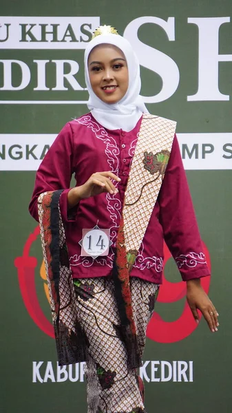 Ινδονήσια Παιδιά Ρούχα Μπατίκ Αυτός Μπατίκ Είναι Από Κεντίρι Της — Φωτογραφία Αρχείου