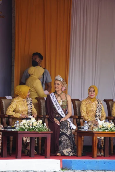 Schweiz Miss Universum Tulungagungs Bröllopsdag Bersih Nagari Med Kebaya Tyg — Stockfoto
