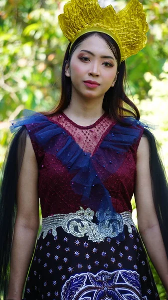 Indonesisch Modell Mit Batik Kleidung — Stockfoto
