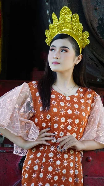 Batik Elbiseli Endonezya Modeli — Stok fotoğraf