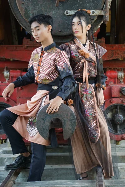 Ινδονησιακό Μοντέλο Ρούχα Μπατίκ — Φωτογραφία Αρχείου