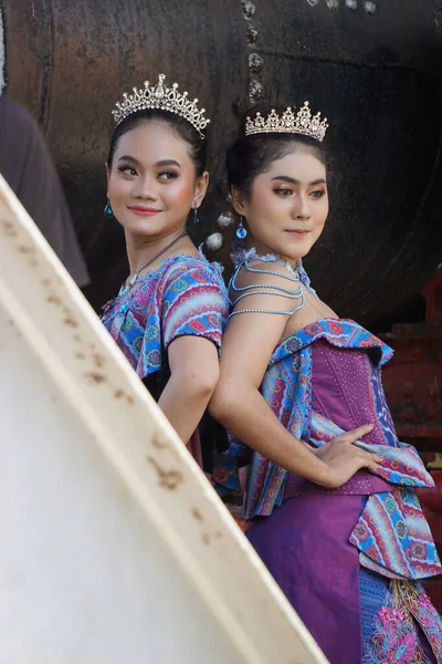 Modèle Indonésien Avec Vêtements Batik — Photo