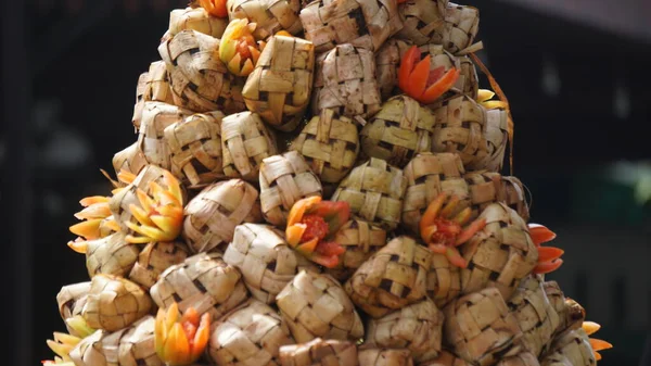 Ketupat Ist Ein Typisches Indonesisches Gericht Aus Reis Der Kokosblätter — Stockfoto