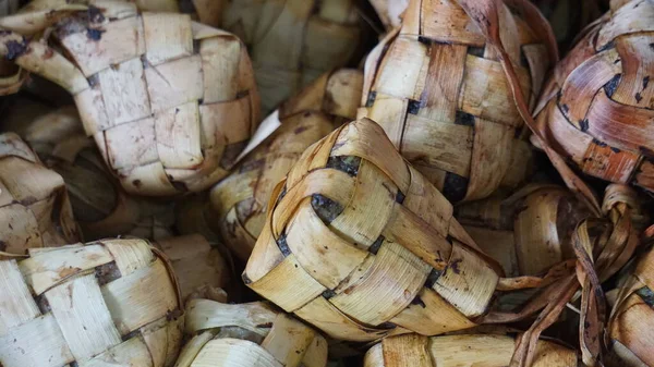 Ketupat Tipico Piatto Indonesiano Base Riso Avvolto Foglie Cocco Bollito — Foto Stock