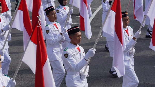 インドネシアの国旗掲揚者 カーラブ ケバンサン — ストック写真