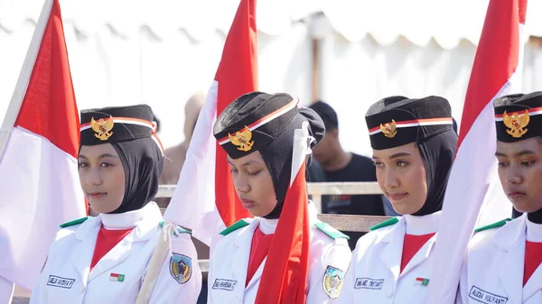 Levantamiento Bandera Indonesia Kirab Kebangsaan Carnaval Nacional —  Fotos de Stock