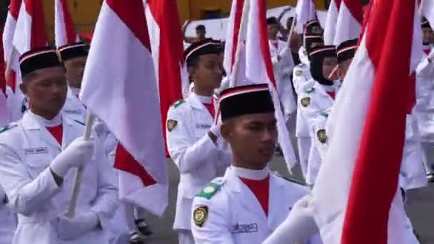 Indonéz Zászlófelvonó Kirab Kebangsaan Nemzeti Karnevál — Stock videók