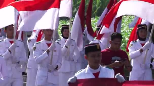 Ινδονησιακή Σημαία Στο Kirab Kebangsaan Εθνικό Καρναβάλι — Αρχείο Βίντεο