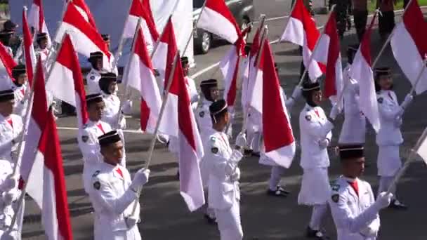 Levantamiento Bandera Indonesia Kirab Kebangsaan Carnaval Nacional — Vídeos de Stock