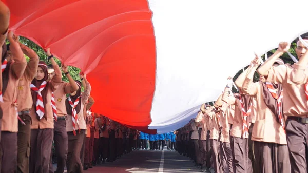 Indonesian Scouts Unfurl National Flag Kirab Kebangsaan National Carnival — Stock Photo, Image