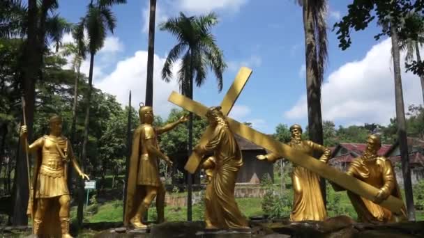 Статуя Иисуса Церкви Пухсаранг Пухсаранг Церковь Построенная Камней — стоковое видео