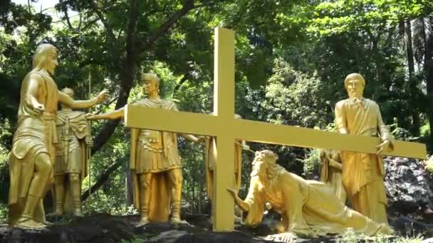 Статуя Иисуса Церкви Пухсаранг Пухсаранг Церковь Построенная Камней — стоковое видео