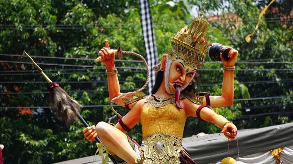 Ogoh Ogoh的雕像 Ogoh Ogoh是在Tawur Agung仪式上游行的雕像 Ogoh Ogoh代表名为Bhuta Kala的印度教人物 — 图库照片