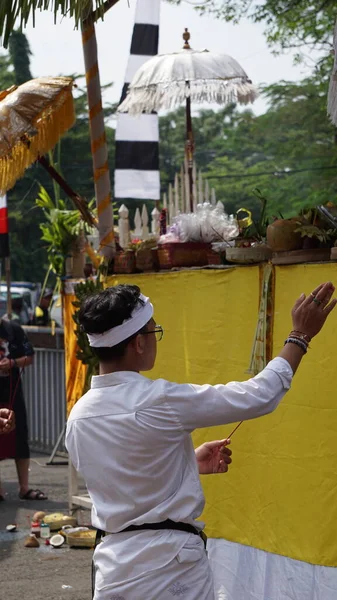 ツアー アグンの儀式 この儀式は ニピの聖日の前日にヒンズー教徒によって行われた儀式です — ストック写真