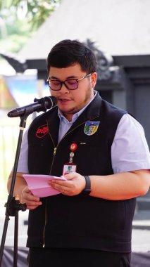 Kediri Hanindhito Himawan Pramana (Mas Dhito) naibi Kediri yıldönümünü kutlamak için açılışta Pameran Jadoel 'de