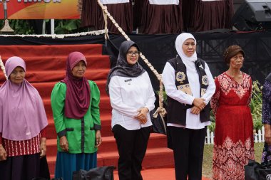 Khofifah Indar Parawansa (Doğu Java Valisi) Sumberasri Durian Festivali