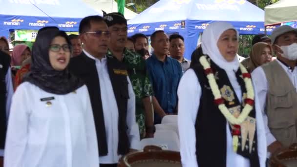 Khofifah Indar Parawansa Governor East Java Sumberasri Durian Festival — Stock Video
