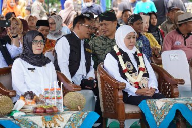 Khofifah Indar Parawansa (Doğu Java Valisi) Sumberasri Durian Festivali