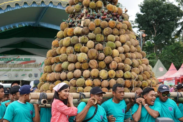 Indonésio Estão Carregando Tumpeng Durian Festival Durian Sumberasri — Fotografia de Stock