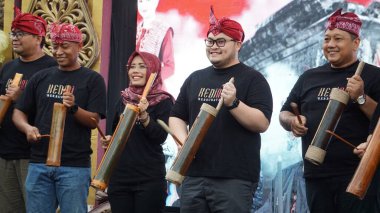 Kediri Hanindhito Himawan Pramana 'nın (Mas Dhito) naibi Kentongan' a vurularak fırlatma hedefini açtı.