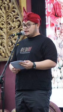 Kediri Hanindhito Himawan Pramana 'nın (Mas Dhito) naibi Kentongan' a vurularak fırlatma hedefini açtı.