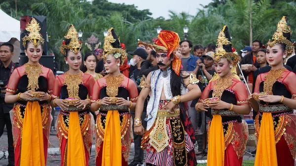 Dançarino Indonésio Abertura Marca Destino Lançamento — Fotografia de Stock