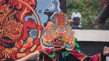 Barong dansı gösterisi. Barong Endonezya 'nın geleneksel danslarından biridir.