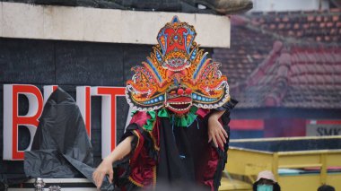 Barong dansı gösterisi. Barong Endonezya 'nın geleneksel danslarından biridir.