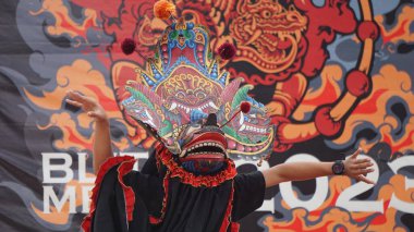 Barong dansı gösterisi. Barong Endonezya 'nın geleneksel danslarından biridir.