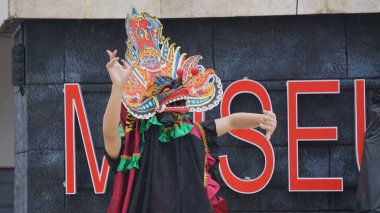 Barong dansı gösterisi. Barong Endonezya 'nın geleneksel danslarından biridir.