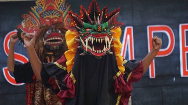 Barong dansı gösterisi. Barong Endonezya 'nın geleneksel danslarından biridir.