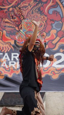 Barong dansı gösterisi. Barong Endonezya 'nın geleneksel danslarından biridir.