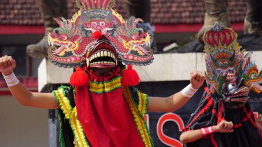 Barong dansı gösterisi. Barong Endonezya 'nın geleneksel danslarından biridir.