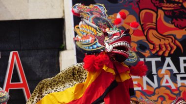 Barong dansı gösterisi. Barong Endonezya 'nın geleneksel danslarından biridir.