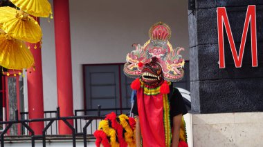 Barong dansı gösterisi. Barong Endonezya 'nın geleneksel danslarından biridir.