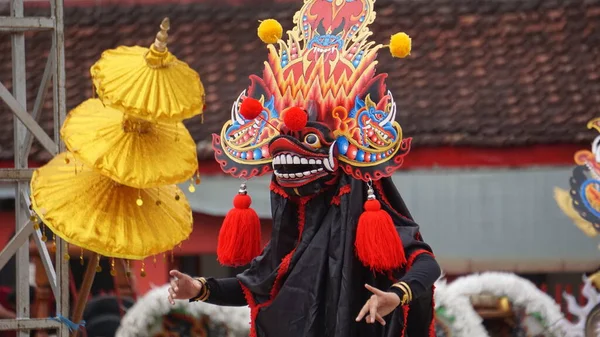 Het Uitvoeren Van Barondans Barong Een Van Indonesische Traditionele Dans — Stockfoto
