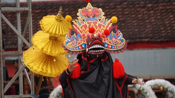 Występ Tańca Barong Barong Jest Jednym Tradycyjnych Tańców Indonezyjskich — Zdjęcie stockowe