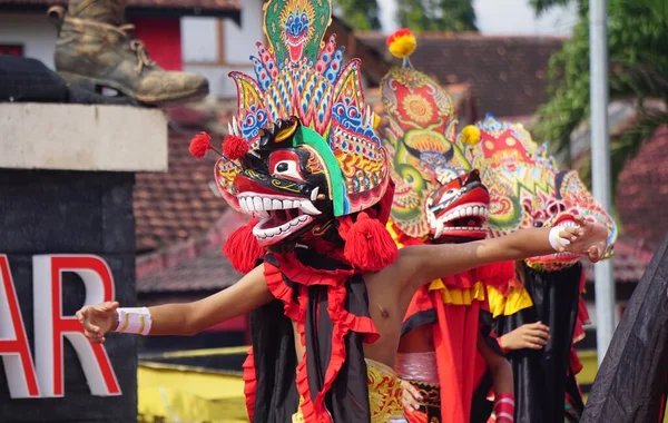 バロンダンスの演奏 バロンはインドネシアの伝統舞踊の一つです — ストック写真