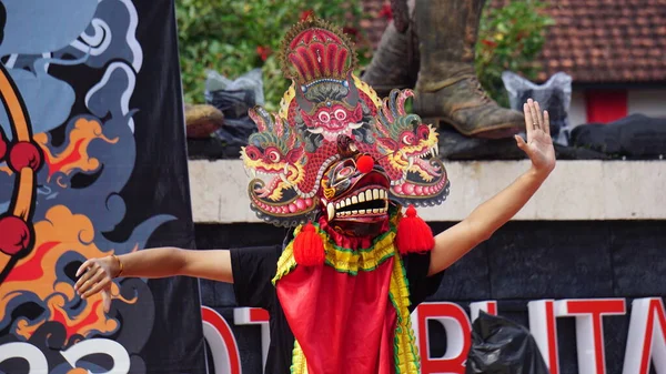 Actuación Danza Barong Barong Una Las Danzas Tradicionales Indonesias —  Fotos de Stock
