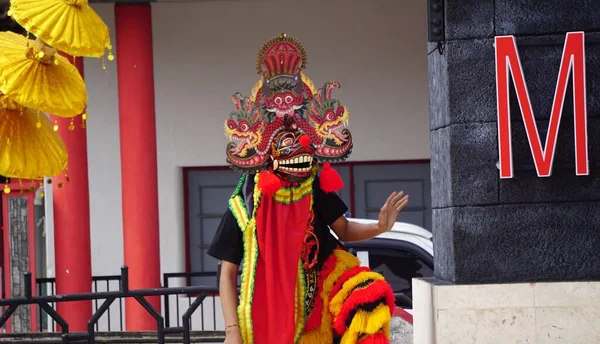 stock image The perform of barong dance. Barong is one of the Indonesian traditional dance