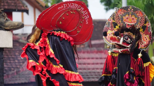 Actuación Danza Barong Barong Una Las Danzas Tradicionales Indonesias — Foto de Stock