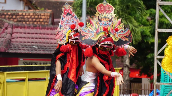 Występ Tańca Barong Barong Jest Jednym Tradycyjnych Tańców Indonezyjskich — Zdjęcie stockowe