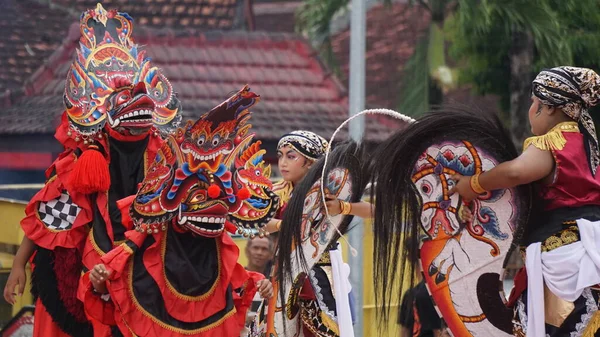 Het Uitvoeren Van Barondans Barong Een Van Indonesische Traditionele Dans — Stockfoto