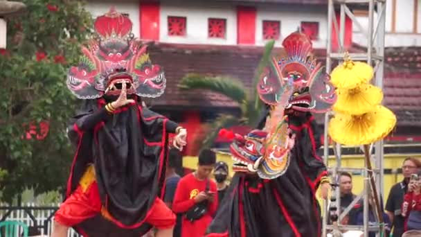 Выступление Баронга Баронг Один Индонезийских Традиционных Танцев — стоковое видео
