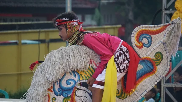 ジャラナン ダンスはジャワの伝統舞踊である ジャラナンは馬を意味するジャラン語から来ている — ストック写真