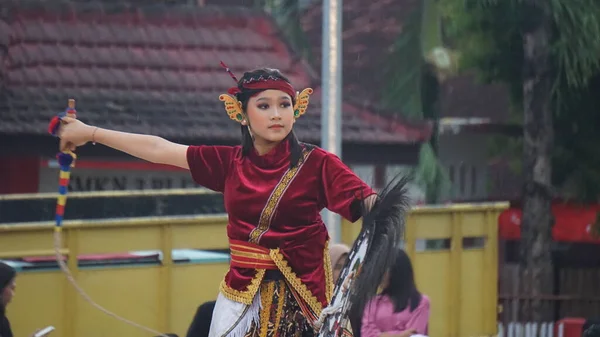 加拉南舞 是一种来自爪哇的传统舞蹈 Jaranan来自Jaran 意思是马 — 图库照片