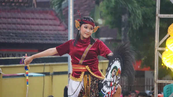加拉南舞 是一种来自爪哇的传统舞蹈 Jaranan来自Jaran 意思是马 — 图库照片