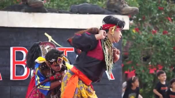 Παράσταση Του Χορού Celeng Celeng Σημαίνει Αγριογούρουνο Αυτός Χορός Συνήθως — Αρχείο Βίντεο