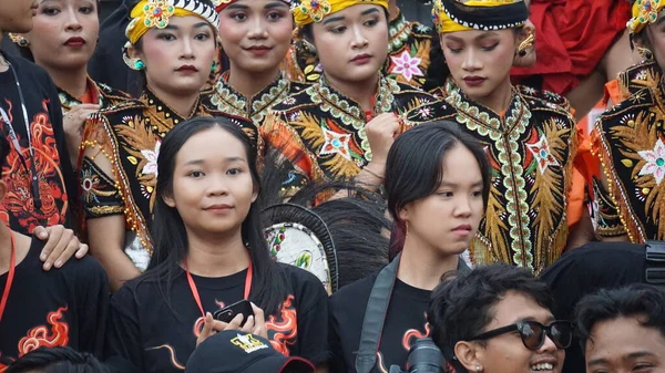Χορεύτρια Του Χορού Μπαρόνγκ Barong Είναι Ένα Από Ινδονησιακά Παραδοσιακός — Φωτογραφία Αρχείου